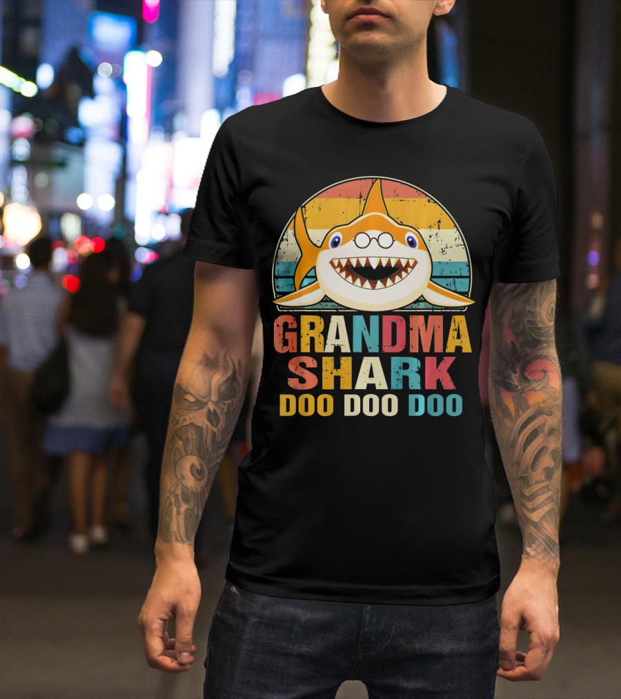 Grandma Shark Doo Doo Doo Retro T-Shirt