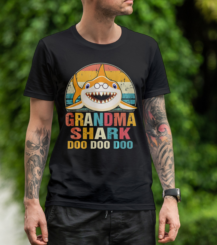 Grandma Shark Doo Doo Doo Retro T-Shirt