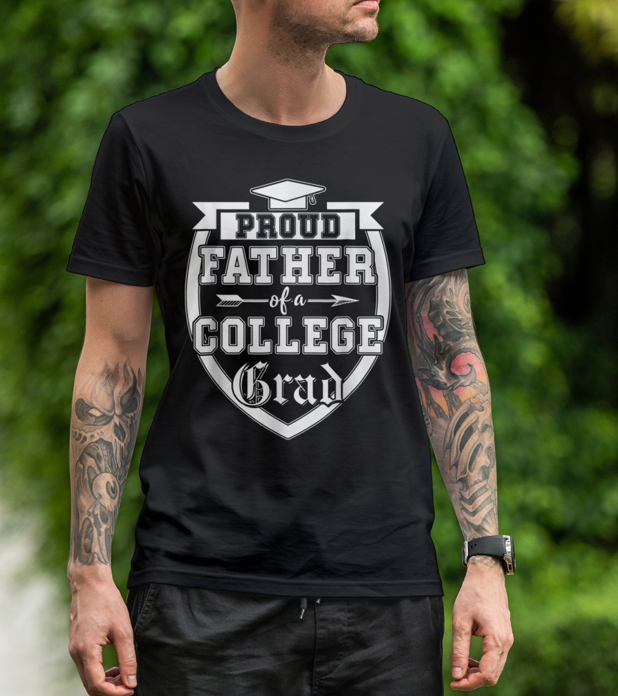 Proud Father Of A College Grad Graduation Cap Banner Badge T-Shirt