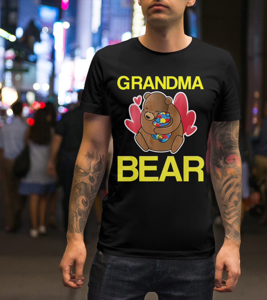 Grandma Bear Hugging Bear With Autism Puzzle Heart Balloon T-Shirt