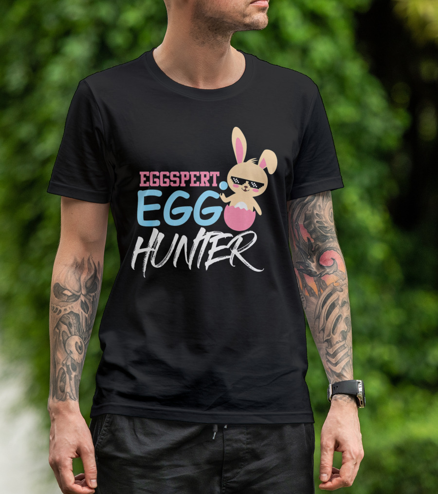 Eggspert Egg Hunter Bunny Sunglasses Easter Fun T-Shirt