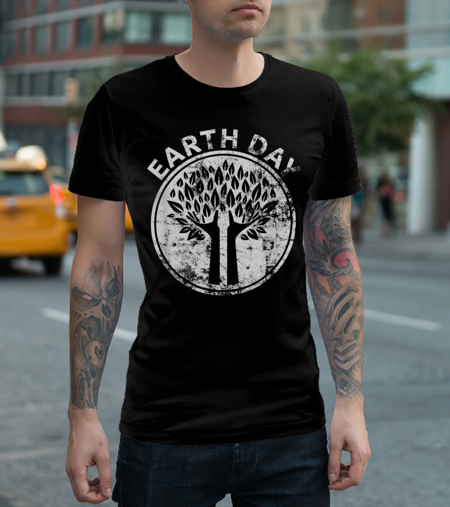 EARTH DAY Hands Tree Lover Natur Vintage Distressed Circle Emblem T-Shirt