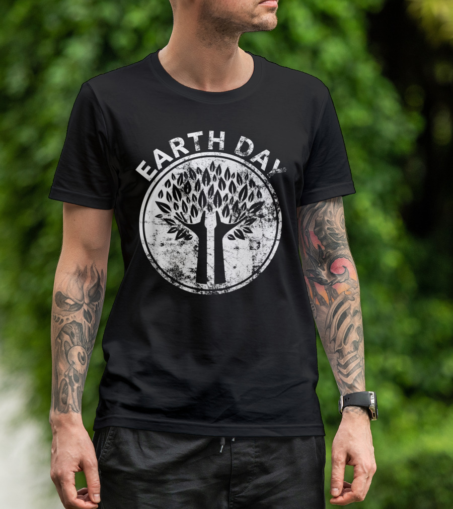 EARTH DAY Hands Tree Lover Natur Vintage Distressed Circle Emblem T-Shirt