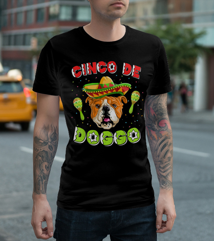 Cinco de Mayo Doggo English Bulldog Sombrero Maracas T-Shirt