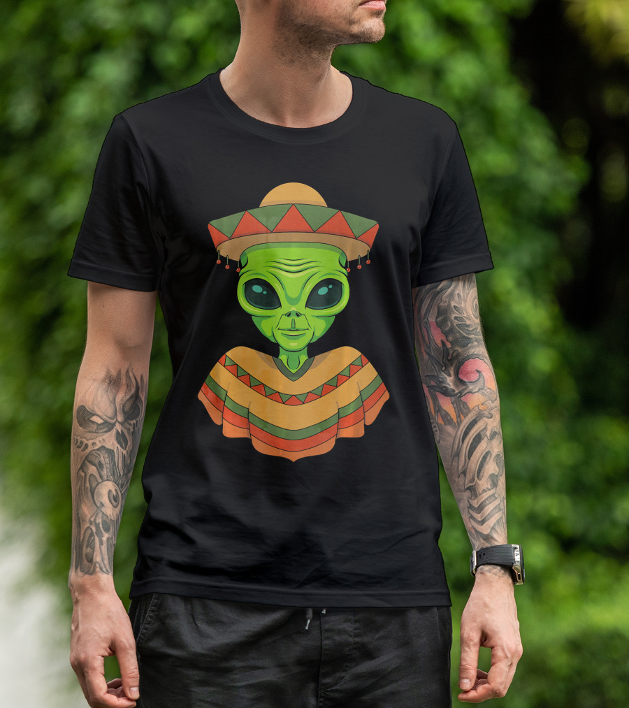 Cinco De Mayo Green Alien Wearing Sombrero And Poncho T-Shirt
