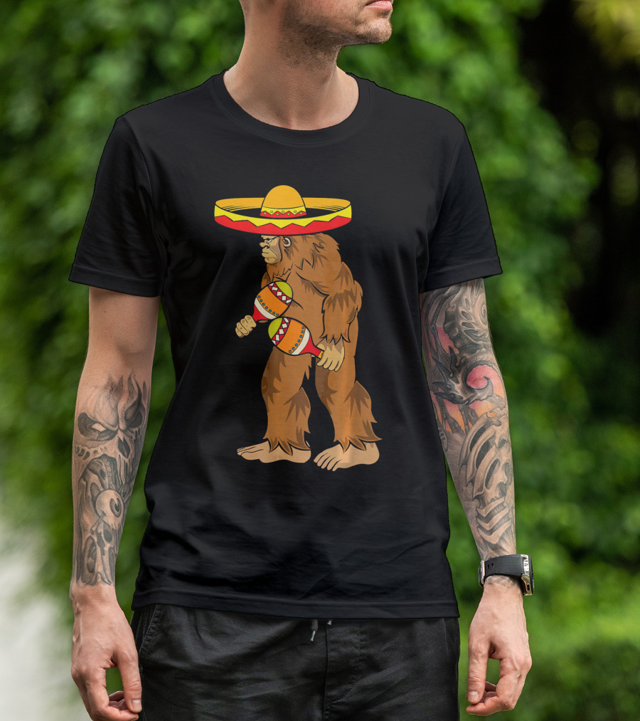 Bigfoot Sombrero Maracas Cinco De Mayo T-Shirt