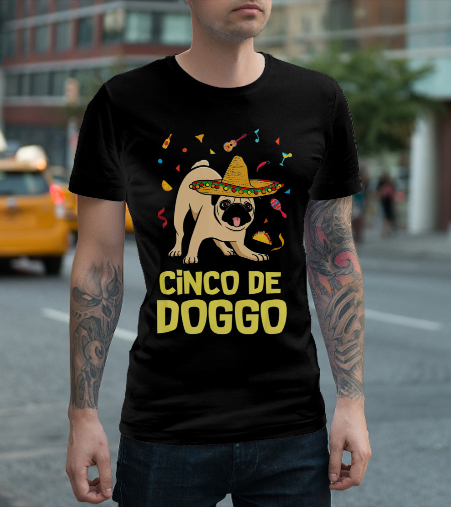 Funny Cinco de Doggo Sombrero Taco Pug T-Shirt