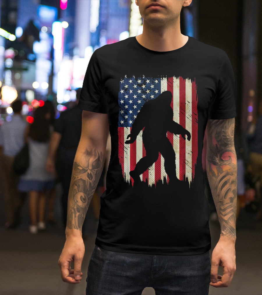 Bigfoot Sasquatch Silhouette Over American Flag USA T-Shirt
