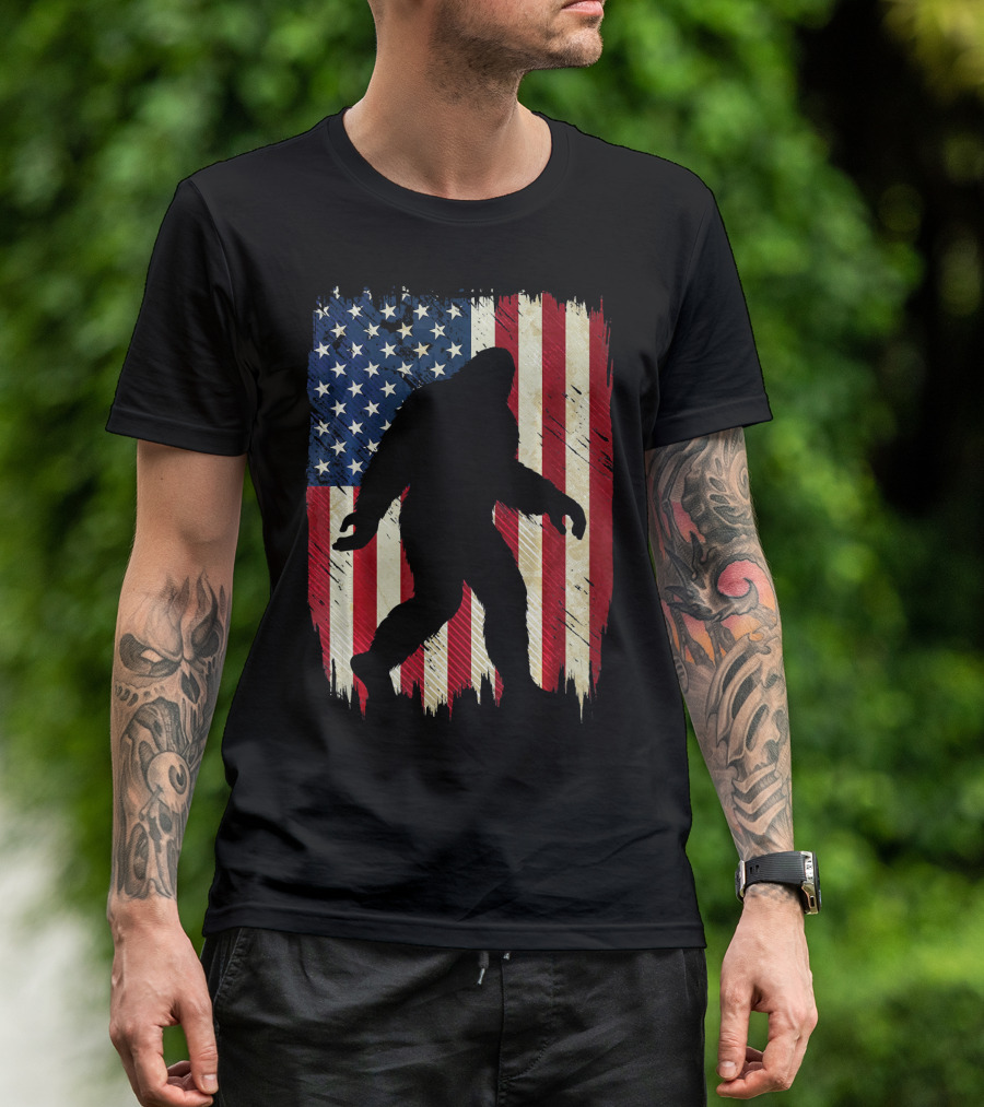 Bigfoot Sasquatch Silhouette Over American Flag USA T-Shirt