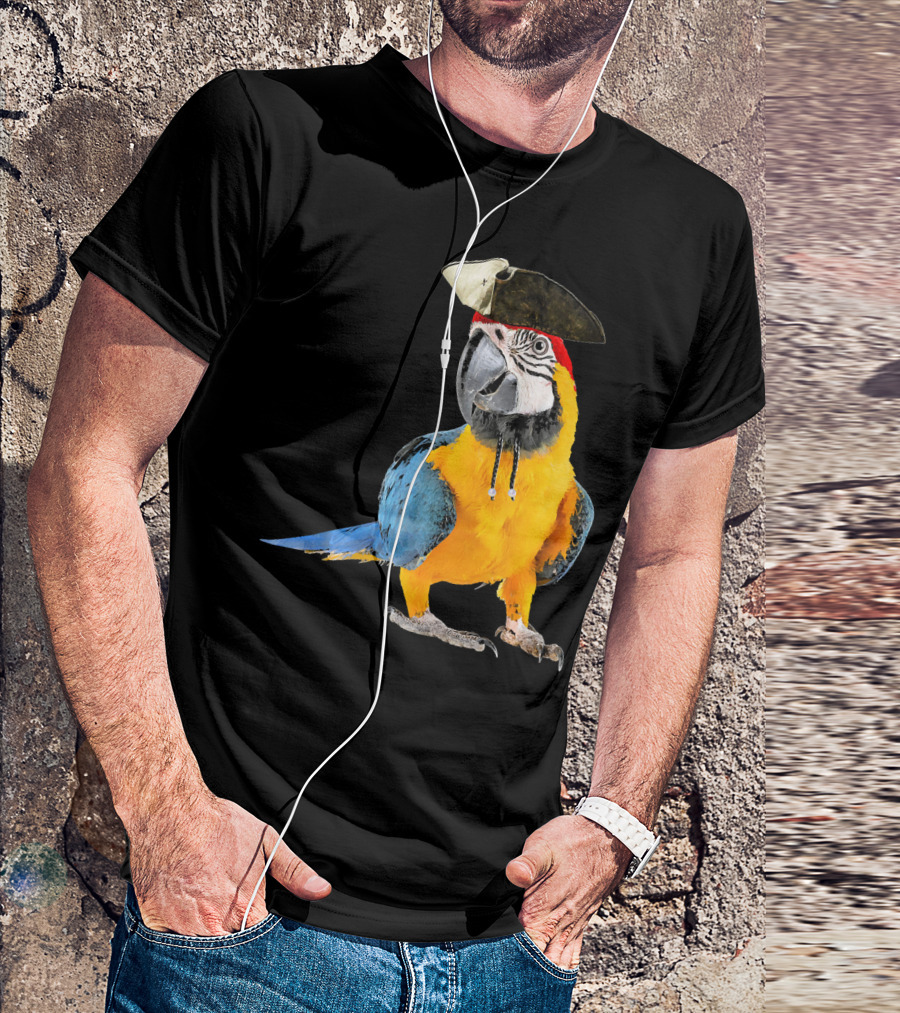 Parrot Of The Caribbean Bird Pirate Hall Macaw With Tricorn Hat T-Shirt