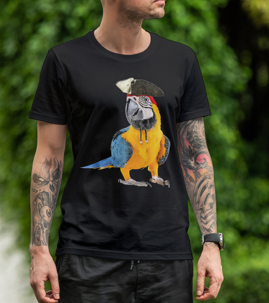 Parrot Of The Caribbean Bird Pirate Hall Macaw With Tricorn Hat T-Shirt