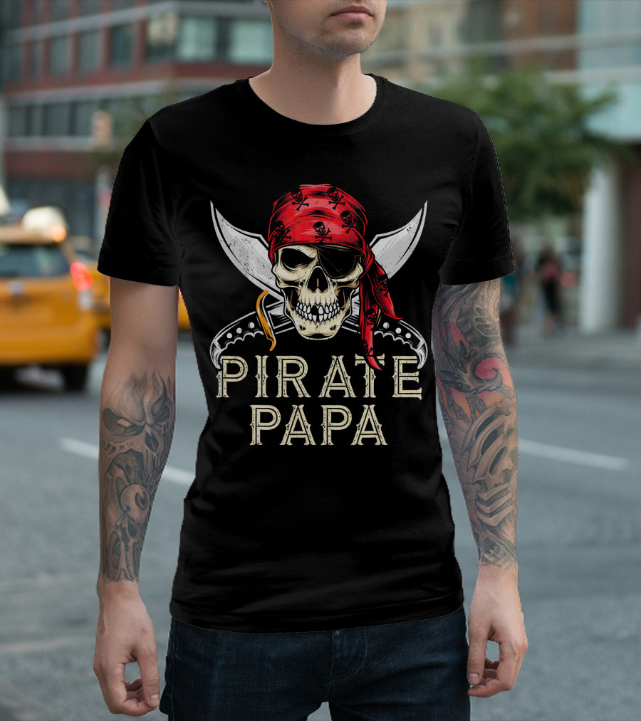 Pirate Papa Skull Bandana Crossed Knives Jolly Roger Flag Dad T-Shirt