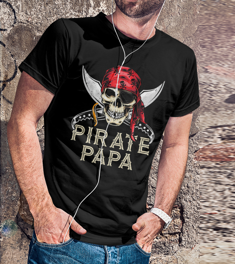 Pirate Papa Skull Bandana Crossed Knives Jolly Roger Flag Dad T-Shirt