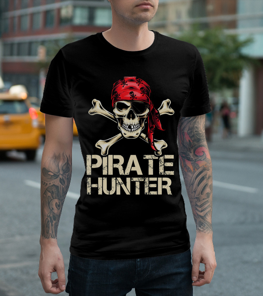 PIRATE HUNTER Funny Birthday Skull Crossbones Red Bandana T-Shirt