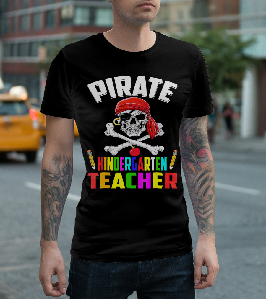 PIRATE KINDERGARTEN TEACHER Skull Crossbones Pencils Apple T-Shirt