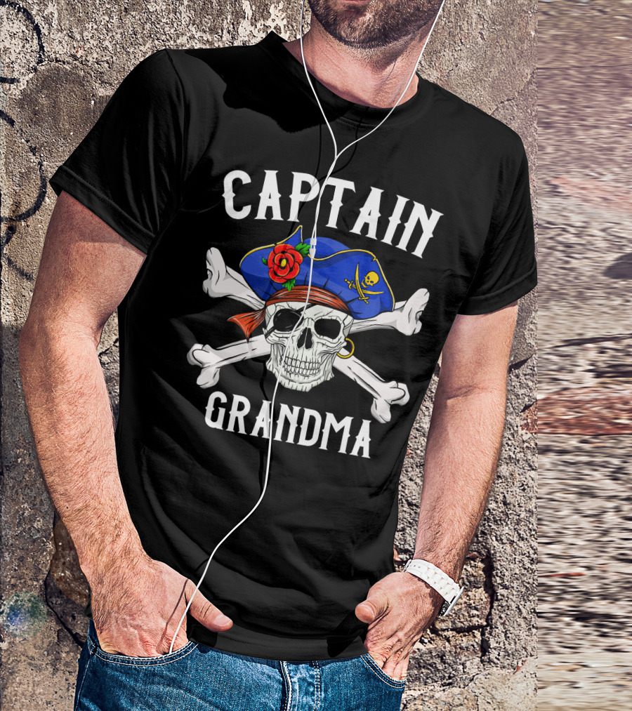 Captain Grandma Funny Pirate Skull Crossbones T-Shirt