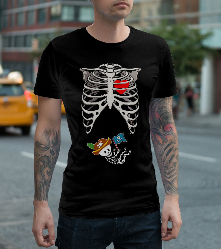 Halloween Pregnancy Pirate Skeleton Dad Heart With Baby Skeleton Pirate Hat And Flag T-Shirt