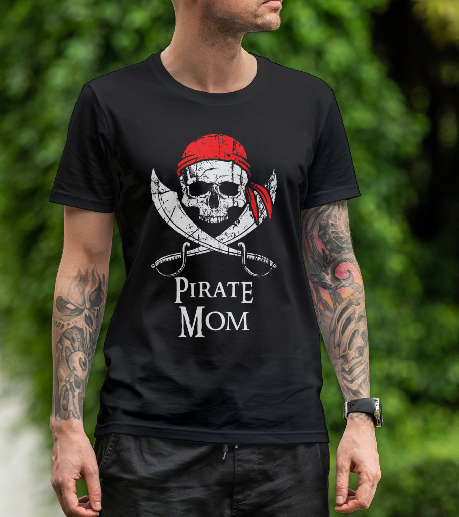 Pirate Mom Skull Crossbones Bandana Swords Flag T-Shirt