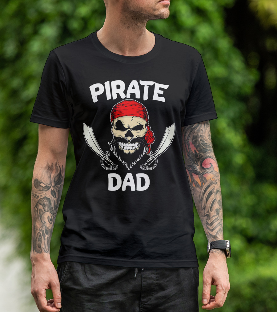Pirate Dad Skull With Beard And Crossed Swords Halloween T-Shirt