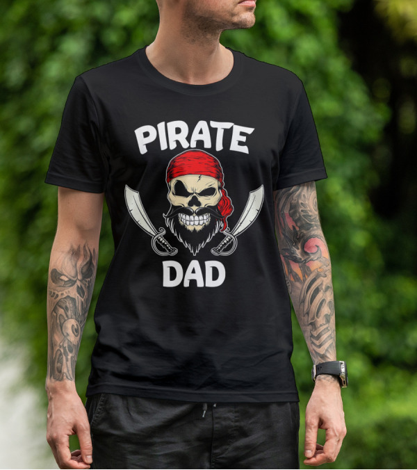 Pirate Dad Skull With Beard And Crossed Swords Halloween T-Shirt
