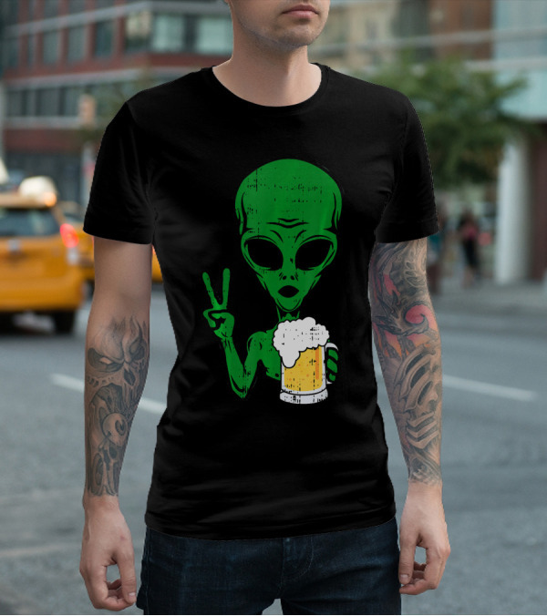 Area 51 Alien Peace Sign Drinking Beer T-Shirt