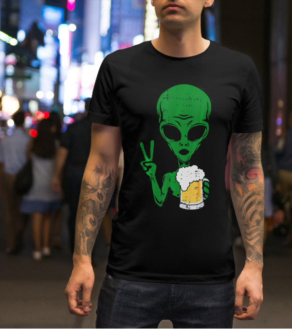 Area 51 Alien Peace Sign Drinking Beer T-Shirt