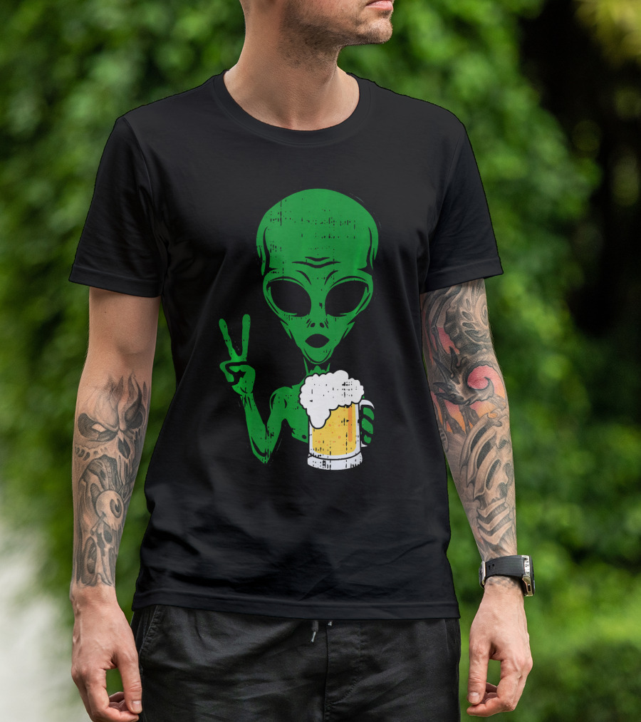 Area 51 Alien Peace Sign Drinking Beer T-Shirt