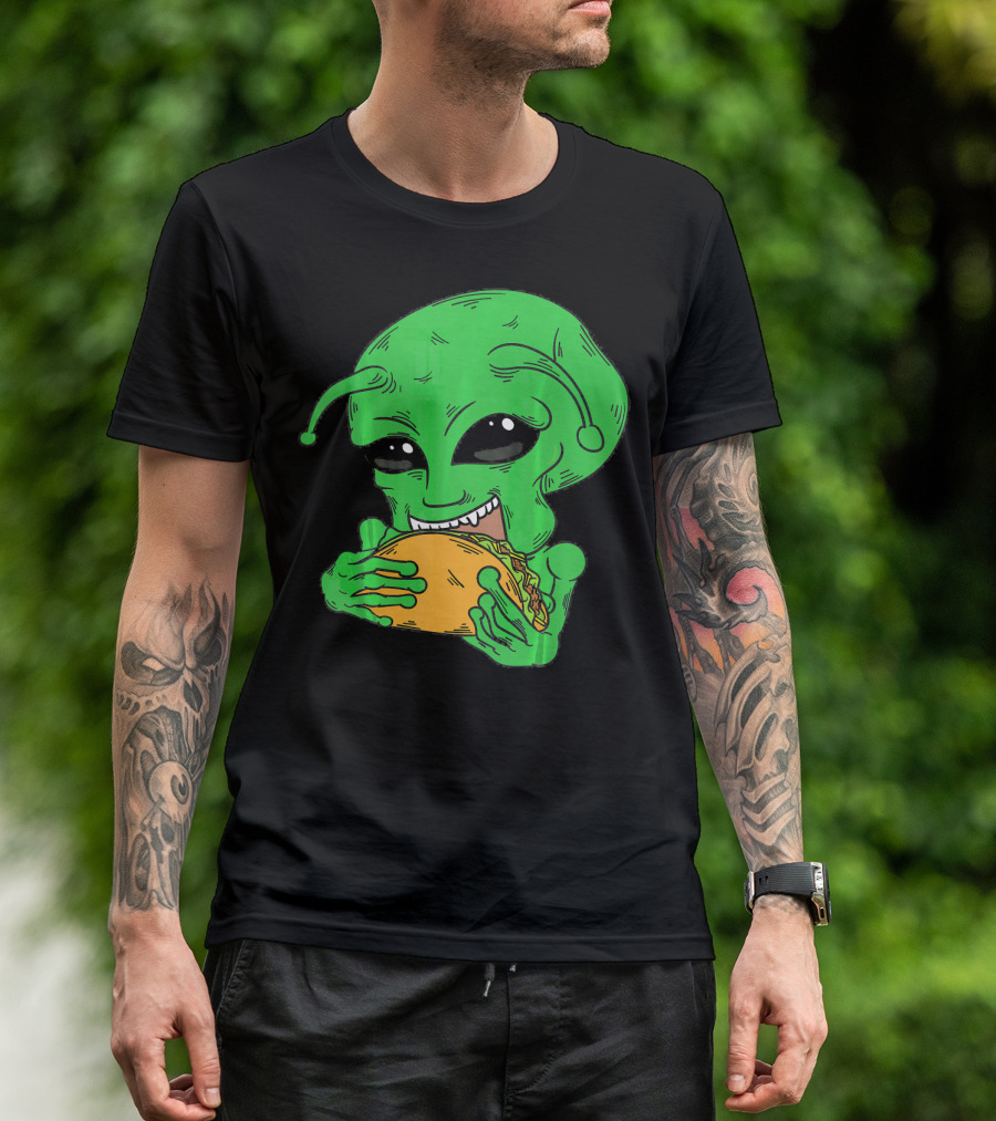 Alien Eating Taco Cool Outer Space UFO T-Shirt