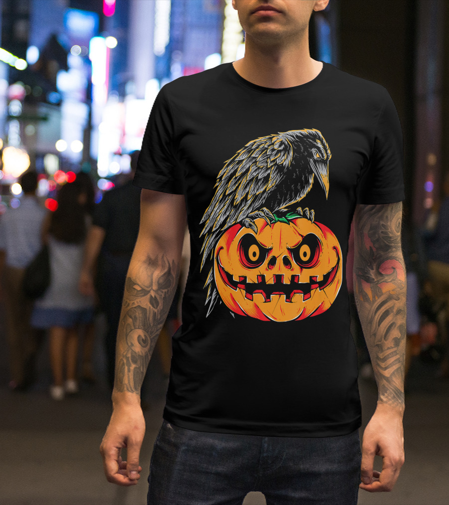 Creepy Black Raven Perched On Retro Vintage Pumpkin Halloween T-Shirt