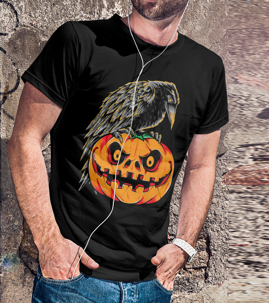 Creepy Black Raven Perched On Retro Vintage Pumpkin Halloween T-Shirt