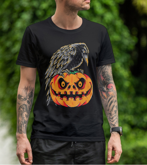 Creepy Black Raven Perched On Retro Vintage Pumpkin Halloween T-Shirt