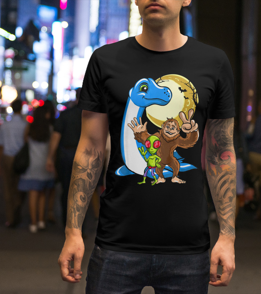 Bigfoot Sasquatch Loch Ness Monster Ness Alien Moon Scene T-Shirt