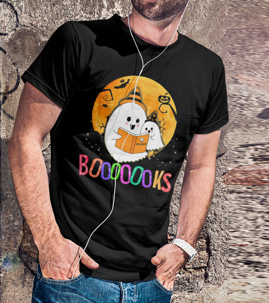 BOOOOOOKS Halloween Ghost Reading Under Full Moon T-Shirt