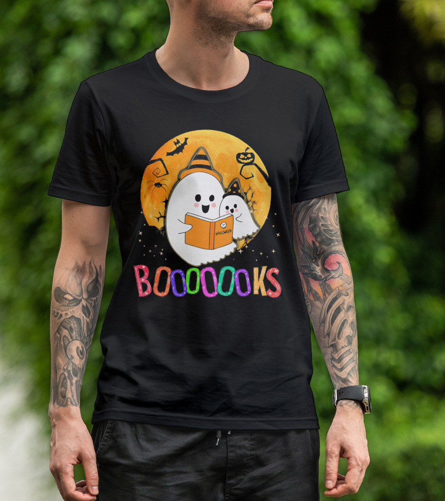 BOOOOOOKS Halloween Ghost Reading Under Full Moon T-Shirt