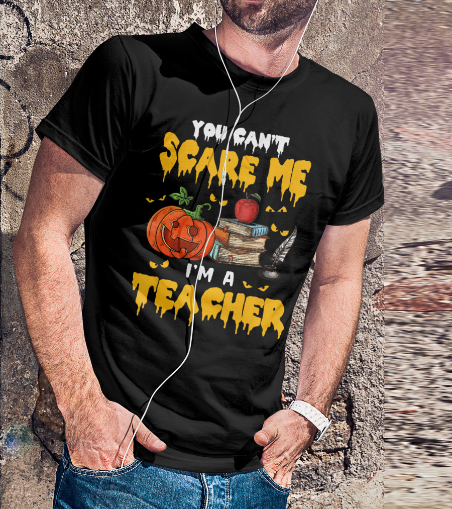 You Can't Scare Me I'm A Teacher Halloween Pumpkin Books Apple Feather T-Shirt