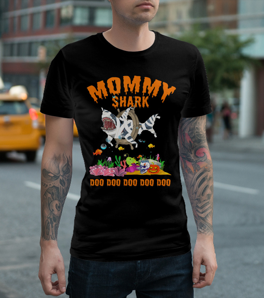 Mommy Shark Halloween Costume Doo Doo Doo Doo Doo T-Shirt