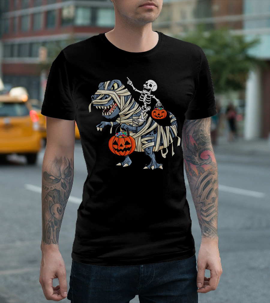 Skeleton Riding Mummy T-Rex with Pumpkin Candy Buckets Halloween Bo T-Shirt