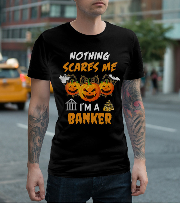 Nothing Scares Me I'm A Banker Funny Halloween Pumpkins Ghost Bat Money T-Shirt