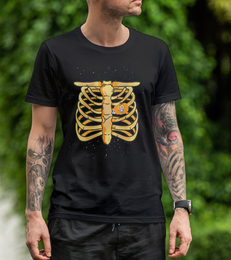 Pregnant Skeleton Announcement Pumpkin Baby Bump Ribcage Halloween T-Shirt