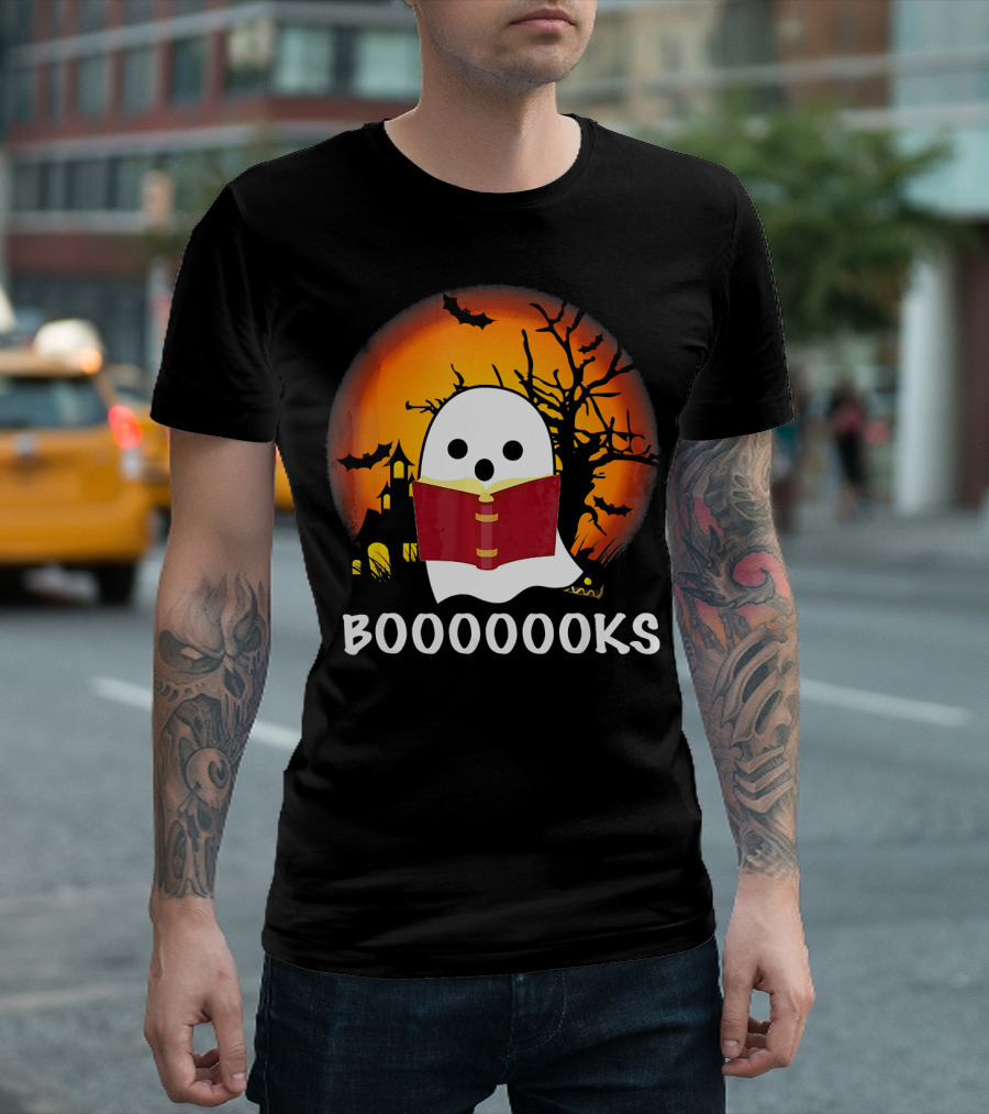 Boo Read Books Halloween Boooooooks Ghost with Red Book and Spooky Bats T-Shirt