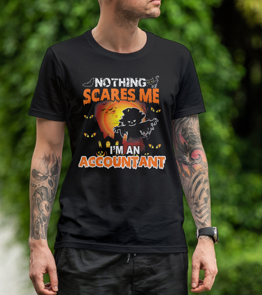 Nothing Scares Me I'm An Accountant Halloween Scarecrow And Cats T-Shirt