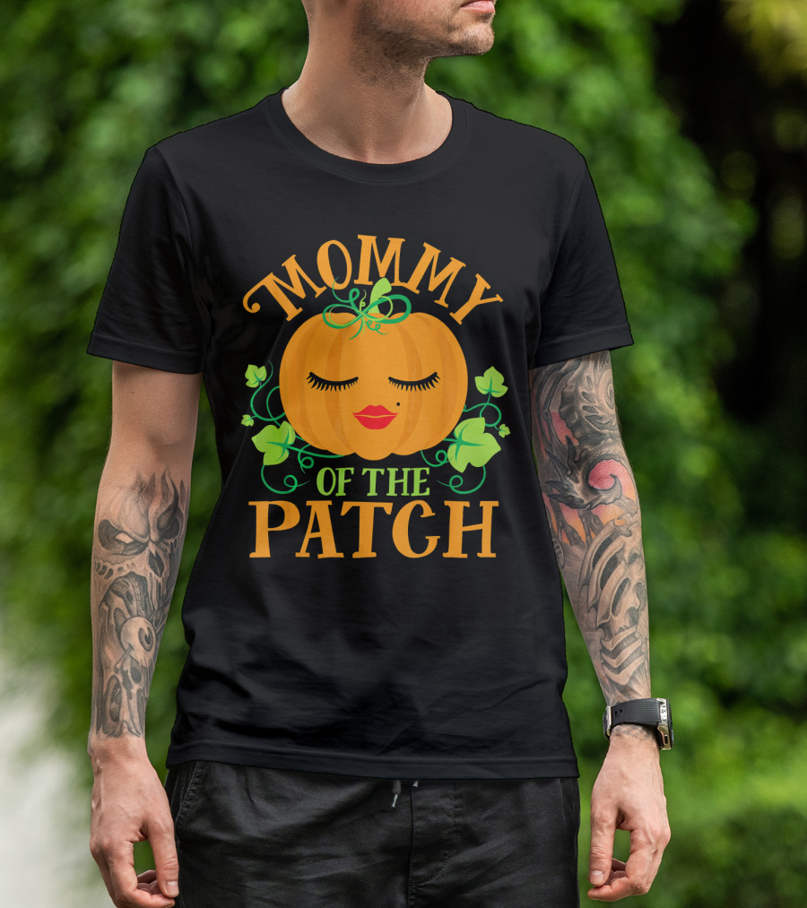 Mommy Pumpkin Of The Patch Face With Green Leaves And Vines T-Shirt