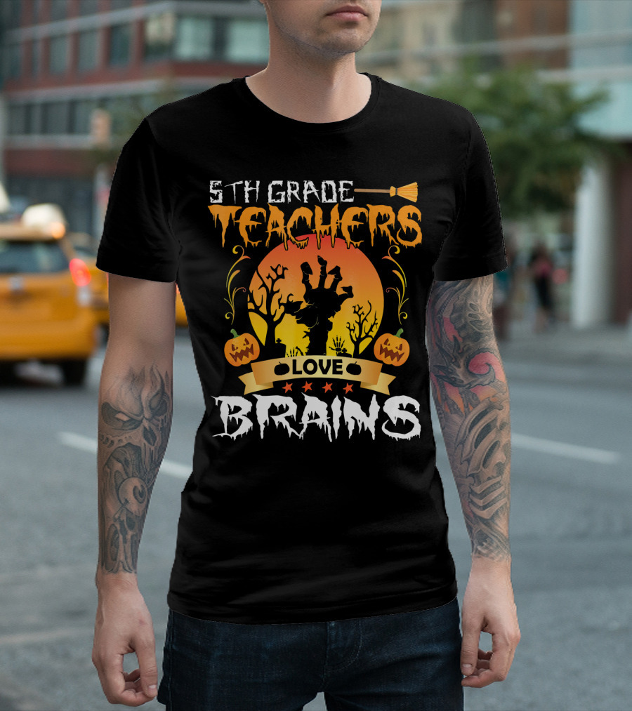 5th Grade Teachers Love Brains Tomb Pumpkin Moon T-Shirt