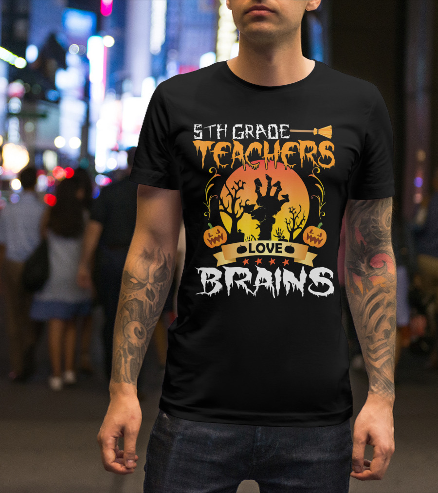 5th Grade Teachers Love Brains Tomb Pumpkin Moon T-Shirt
