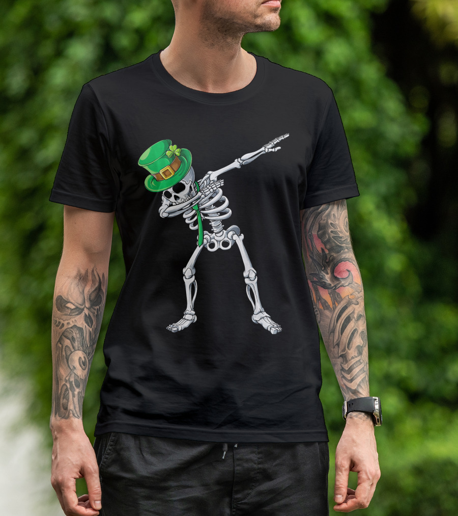 Dabbing Skeleton In Green Leprechaun Hat With Clover T-Shirt