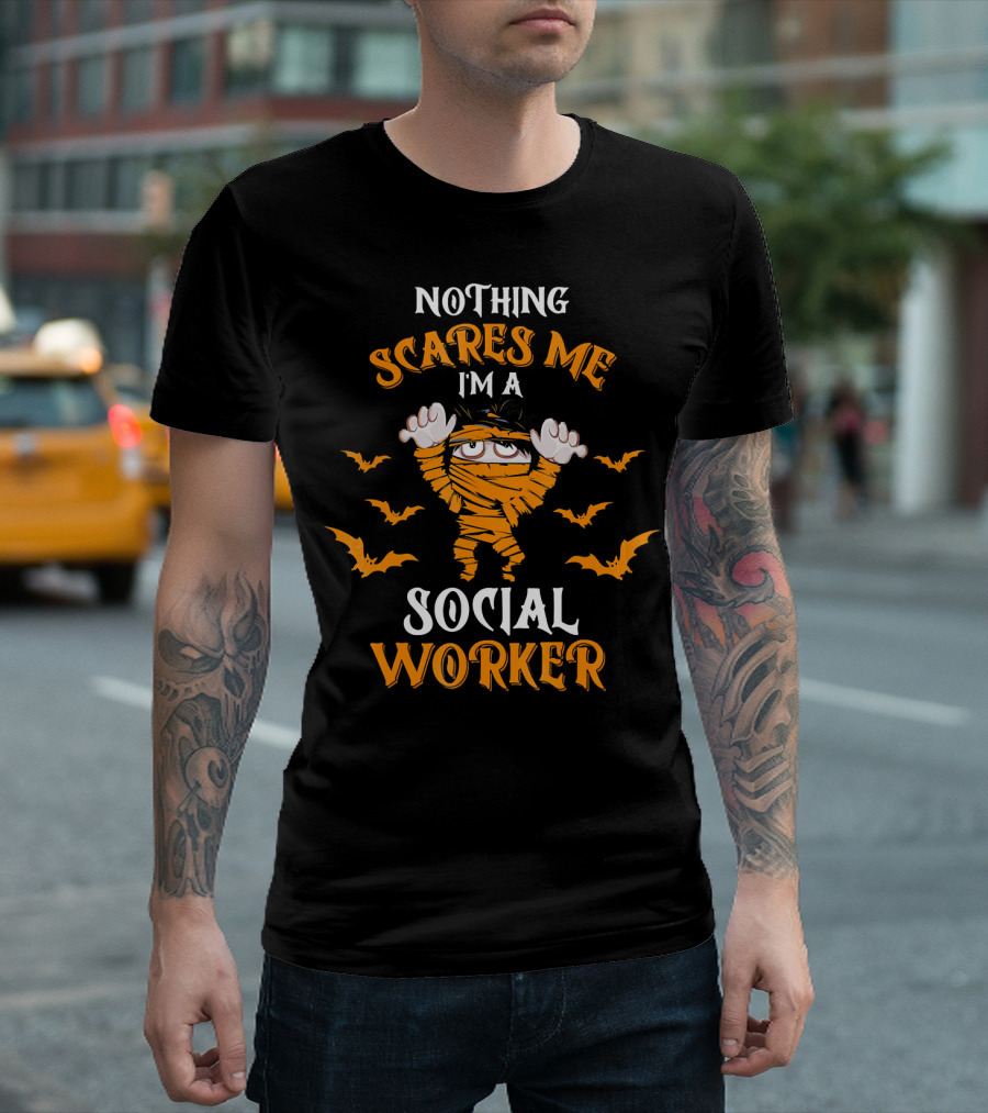 Nothing Scares Me I'm A Social Worker Halloween Mummy And Bats T-Shirt