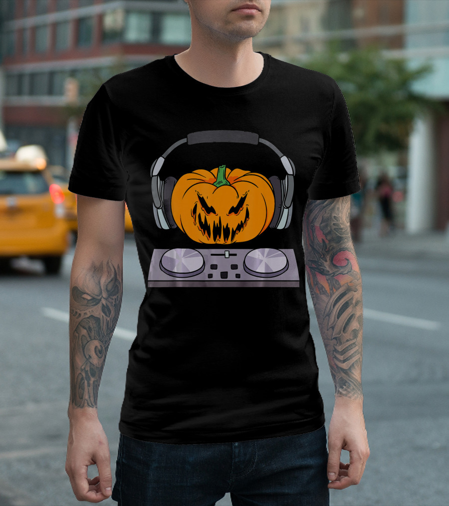 Halloween Scary Pumpkin DJ Music Turntable with Headphones T-Shirt