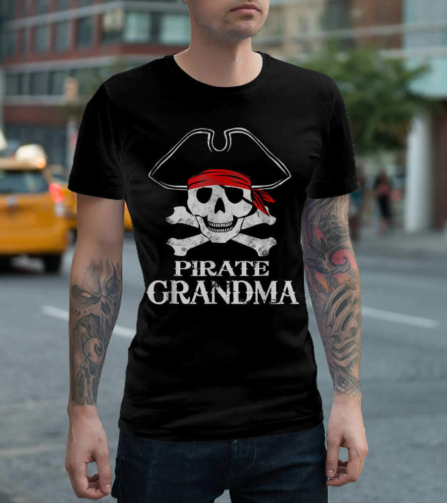 Pirate Grandma Skull Crossbones Red Bandana T-Shirt