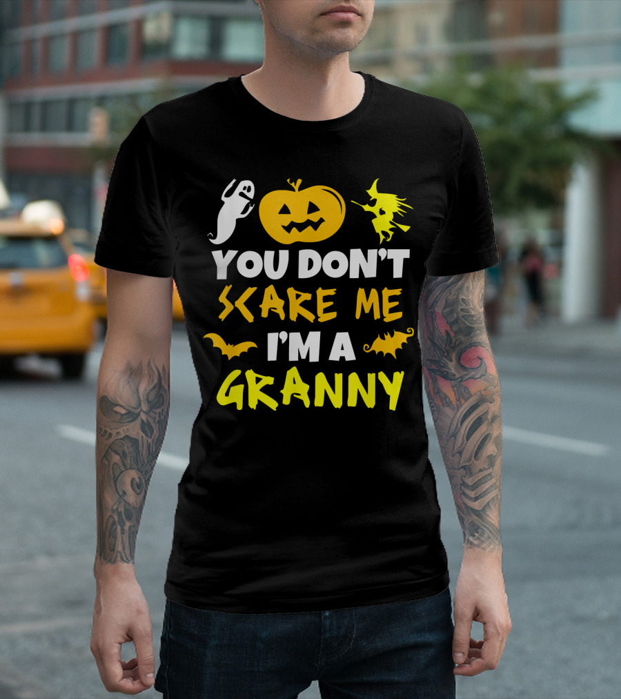 You Don't Scare Me I'm A Granny Halloween Pumpkin Ghost Witch Bat T-Shirt