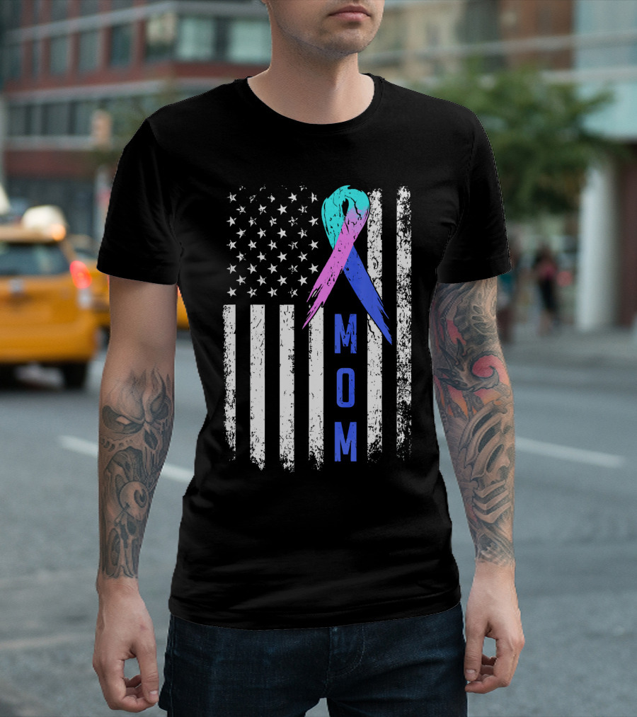 Mom American Flag Thyroid Cancer Awareness T-Shirt